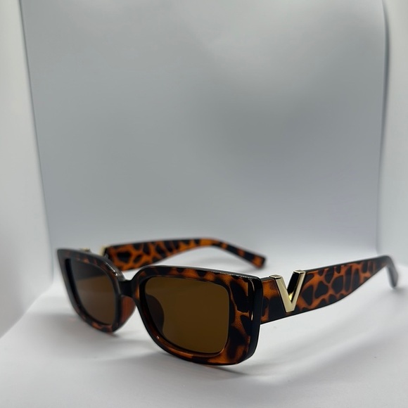 Chic Tortoiseshell V-Detail Sunglasses -Square Frame, Trendy Style UV protection main image 16